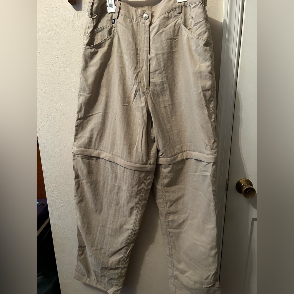 ZipOff legs The North Face’ Tekware Beige Convertible Cargo Pants-To-Shorts.2nds